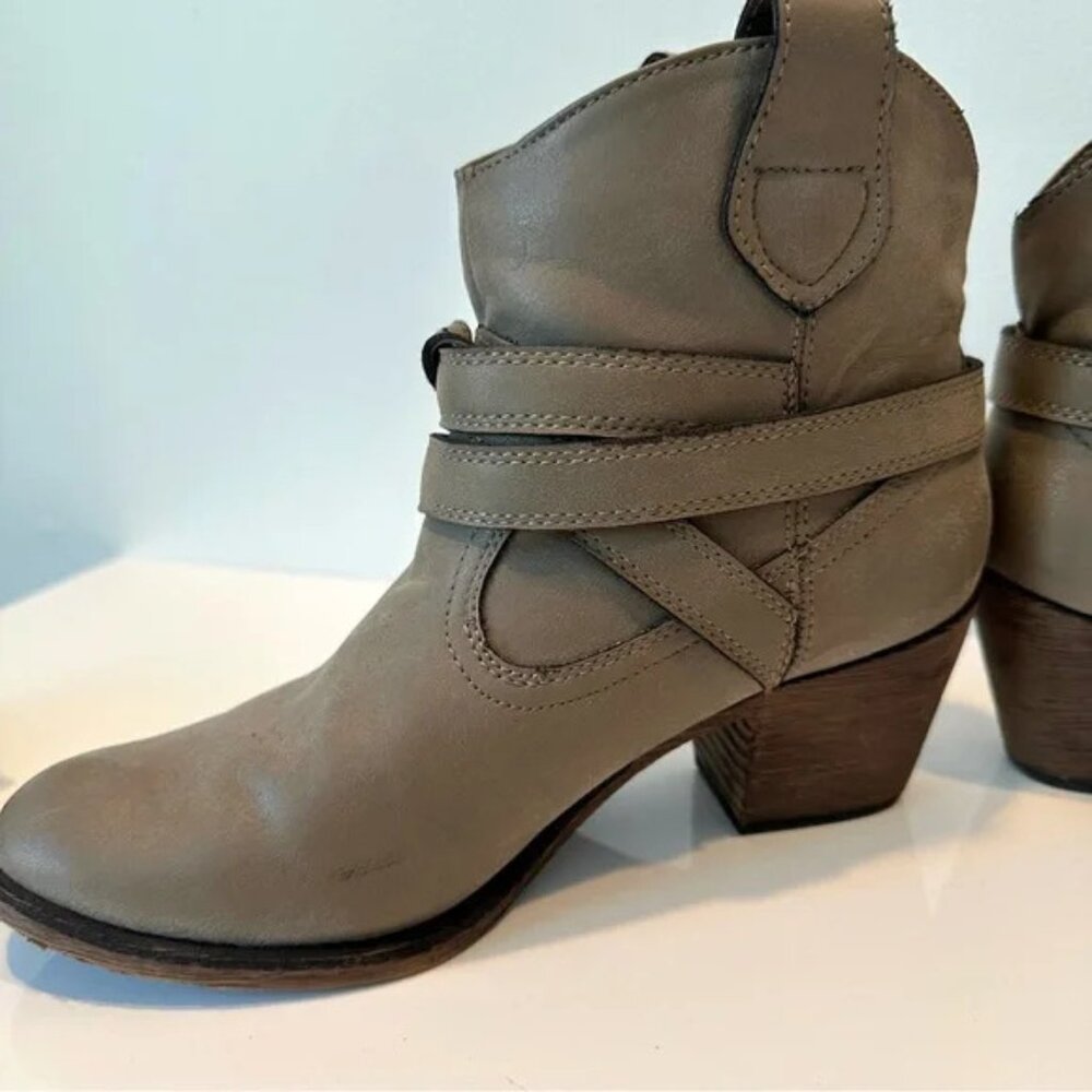 Rocket Dog Women's Sayla Gray/Taupe Modern Western Ankle Boot, Size 8.5 - Picture 10 of 14